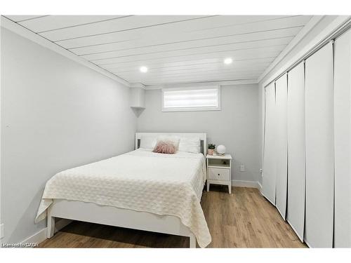 19 Wallace Place, Caledonia, ON - Indoor Photo Showing Bedroom