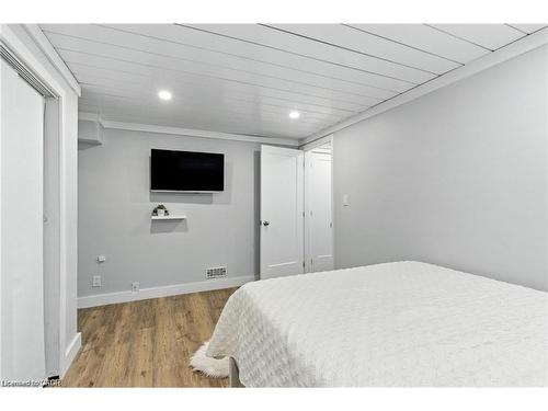 19 Wallace Place, Caledonia, ON - Indoor Photo Showing Bedroom