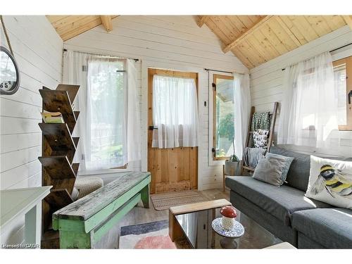 19 Wallace Place, Caledonia, ON - Indoor Photo Showing Other Room