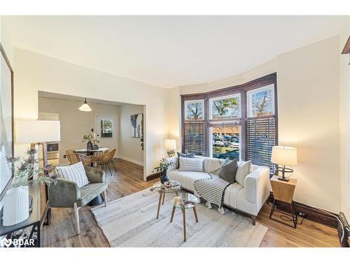 58 Lorne Avenue, Hamilton, ON - Indoor Photo Showing Living Room With Fireplace