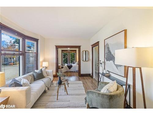 58 Lorne Avenue, Hamilton, ON - Indoor Photo Showing Living Room