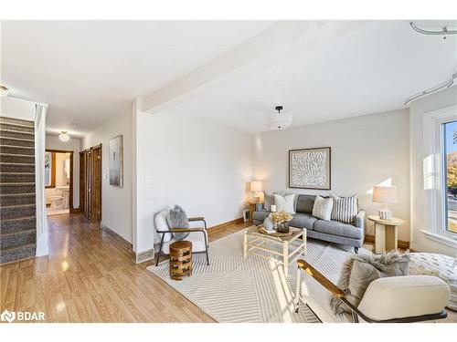 58 Lorne Avenue, Hamilton, ON - Indoor Photo Showing Living Room