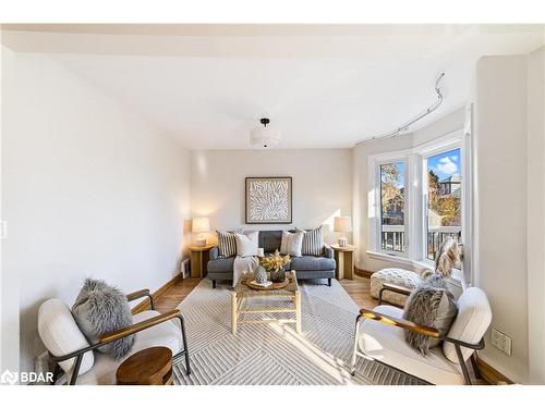 58 Lorne Avenue, Hamilton, ON - Indoor Photo Showing Living Room