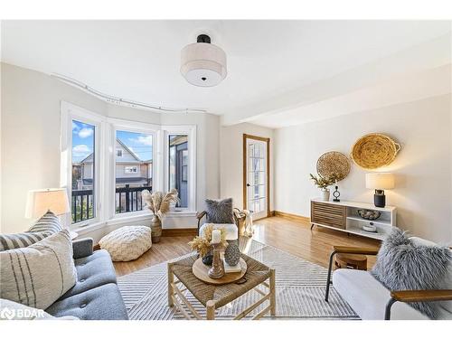 58 Lorne Avenue, Hamilton, ON - Indoor Photo Showing Living Room