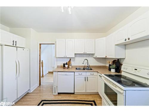 58 Lorne Avenue, Hamilton, ON - Indoor Photo Showing Kitchen