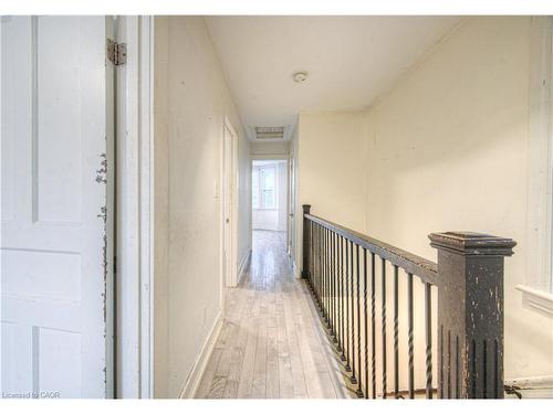 750 Cannon Street E, Hamilton, ON - Indoor Photo Showing Other Room