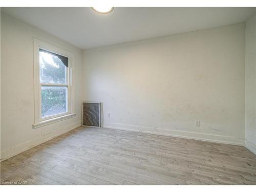 750 Cannon Street E, Hamilton, ON - Indoor Photo Showing Other Room