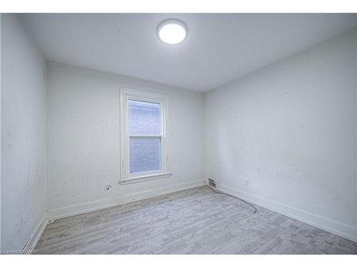 750 Cannon Street E, Hamilton, ON - Indoor Photo Showing Other Room