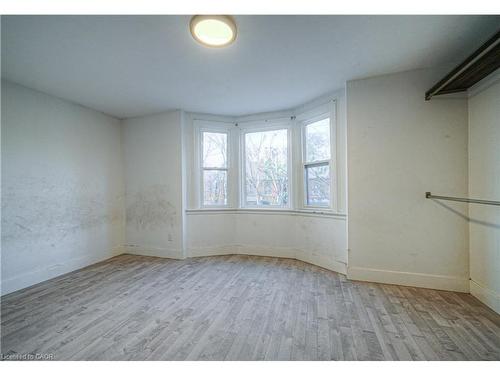 750 Cannon Street E, Hamilton, ON - Indoor Photo Showing Other Room