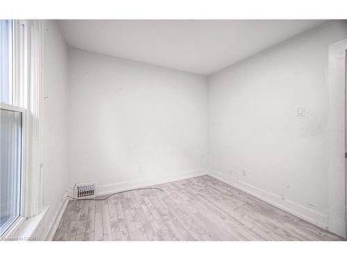 750 Cannon Street E, Hamilton, ON - Indoor Photo Showing Other Room