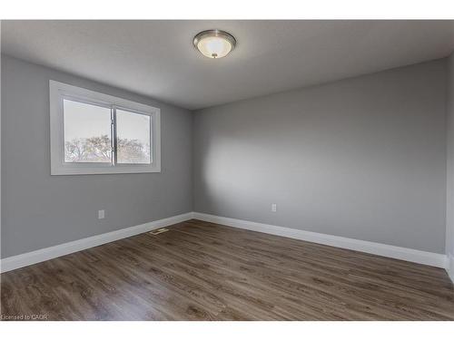 30 Graywood Road, Hamilton, ON - Indoor Photo Showing Other Room