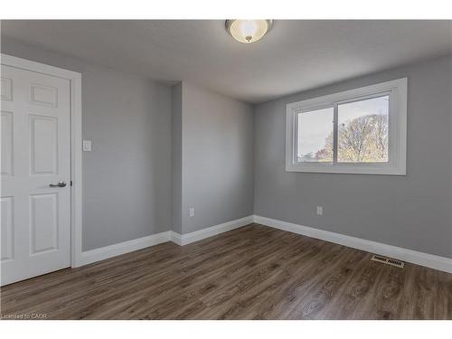 30 Graywood Road, Hamilton, ON - Indoor Photo Showing Other Room