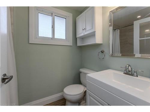 30 Graywood Road, Hamilton, ON - Indoor Photo Showing Bathroom