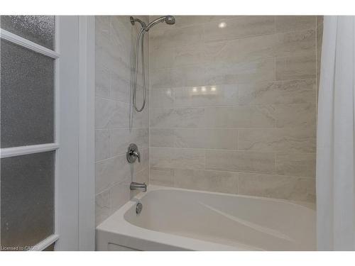 30 Graywood Road, Hamilton, ON - Indoor Photo Showing Bathroom