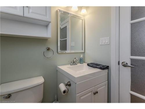 30 Graywood Road, Hamilton, ON - Indoor Photo Showing Bathroom