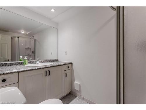 30 Graywood Road, Hamilton, ON - Indoor Photo Showing Bathroom