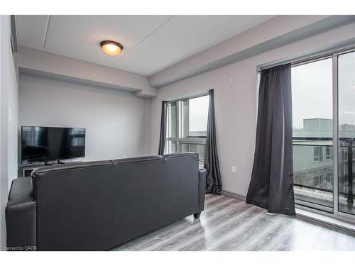 609F-275 Larch Street, Waterloo, ON - Indoor