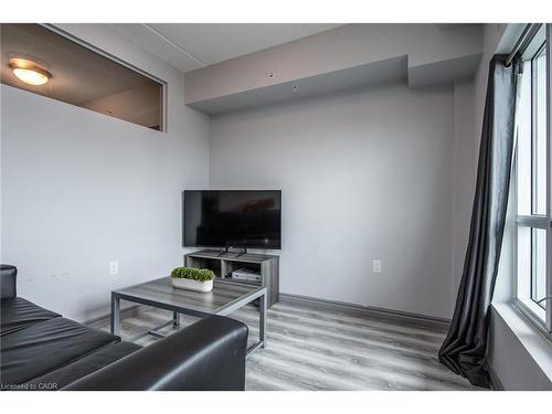609F-275 Larch Street, Waterloo, ON - Indoor