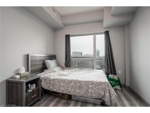 609F-275 Larch Street, Waterloo, ON - Indoor Photo Showing Bedroom