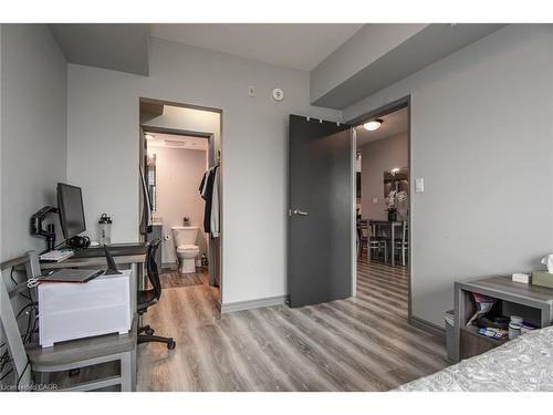 609F-275 Larch Street, Waterloo, ON - Indoor