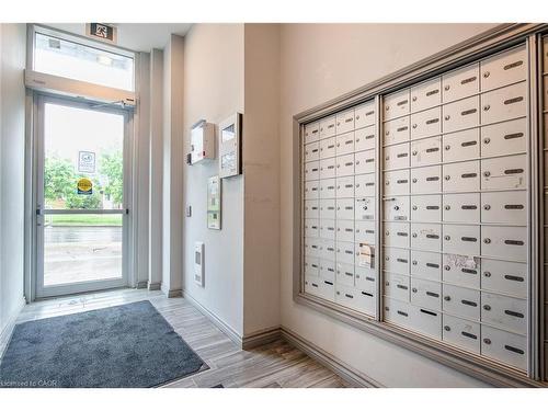 609F-275 Larch Street, Waterloo, ON - Indoor Photo Showing Other Room