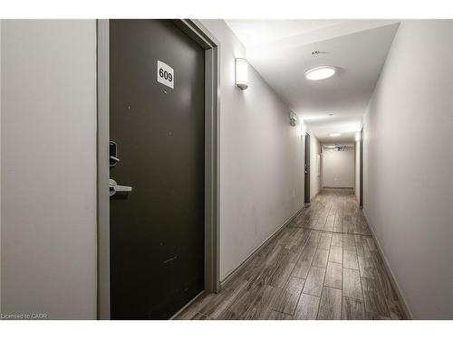 609F-275 Larch Street, Waterloo, ON - Indoor Photo Showing Other Room