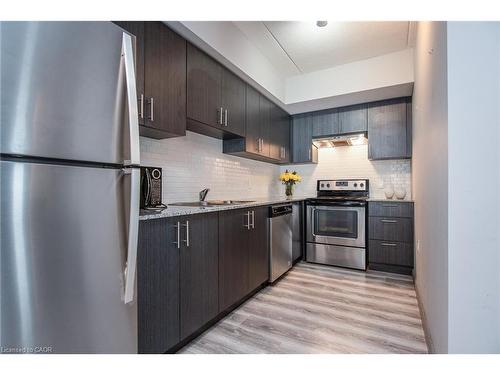 609F-275 Larch Street, Waterloo, ON - Indoor Photo Showing Kitchen With Upgraded Kitchen