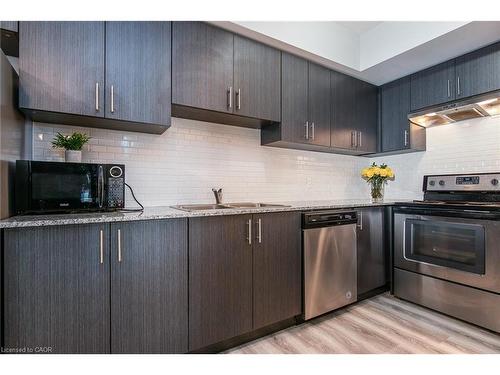 609F-275 Larch Street, Waterloo, ON - Indoor Photo Showing Kitchen With Double Sink