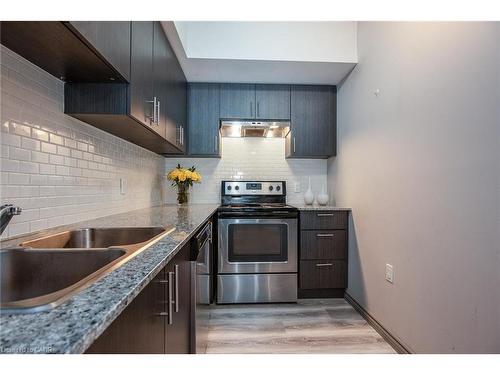 609F-275 Larch Street, Waterloo, ON - Indoor Photo Showing Kitchen With Double Sink With Upgraded Kitchen