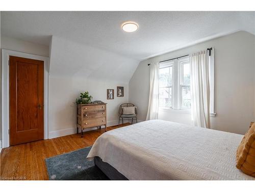 26 Weir Street S, Hamilton, ON - Indoor Photo Showing Bedroom
