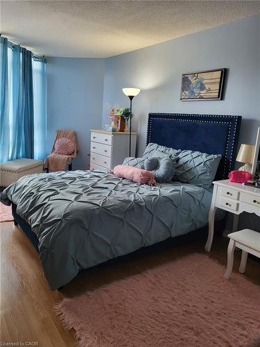 306-75 King Street E, Mississauga, ON - Indoor Photo Showing Bedroom