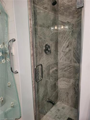 306-75 King Street E, Mississauga, ON - Indoor Photo Showing Bathroom