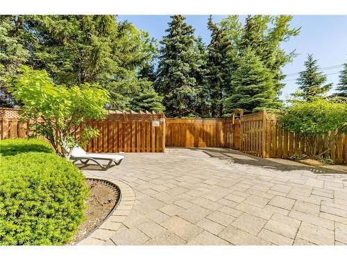 306-75 King Street E, Mississauga, ON - Outdoor