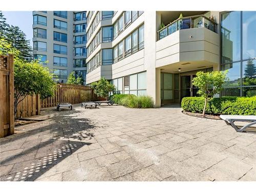 306-75 King Street E, Mississauga, ON - Outdoor