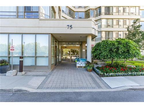 306-75 King Street E, Mississauga, ON - Outdoor