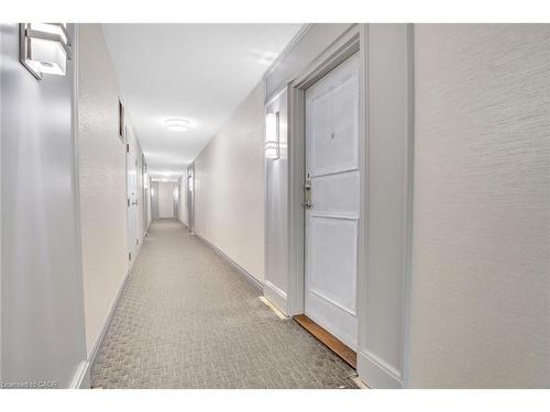 306-75 King Street E, Mississauga, ON - Indoor Photo Showing Other Room