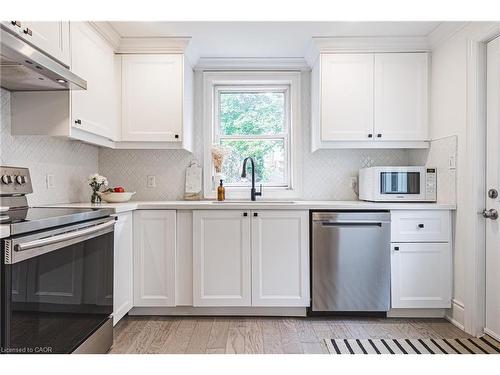 110 Kensington Avenue S, Hamilton, ON - Indoor Photo Showing Kitchen With Stainless Steel Kitchen With Upgraded Kitchen