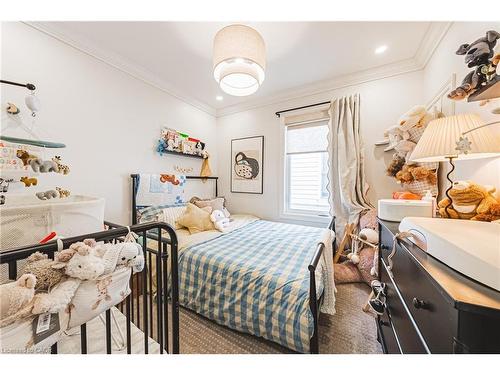 110 Kensington Avenue S, Hamilton, ON - Indoor Photo Showing Bedroom