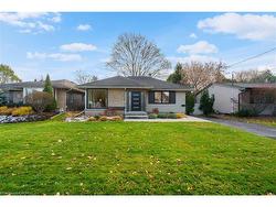 11 Mcmaster Avenue  Dundas, ON L9H 4M6