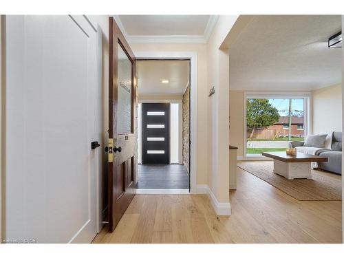 11 Mcmaster Avenue, Dundas, ON - Indoor