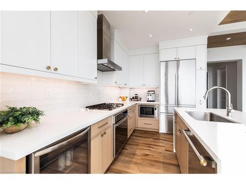 2102-2007 James Street, Burlington, ON - Indoor Photo Showing Kitchen With Upgraded Kitchen