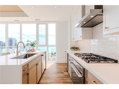2102-2007 James Street, Burlington, ON - Indoor Photo Showing Kitchen With Upgraded Kitchen