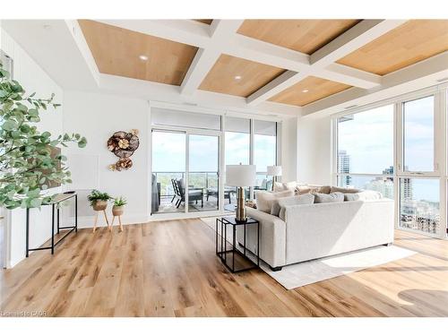2102-2007 James Street, Burlington, ON - Indoor Photo Showing Living Room