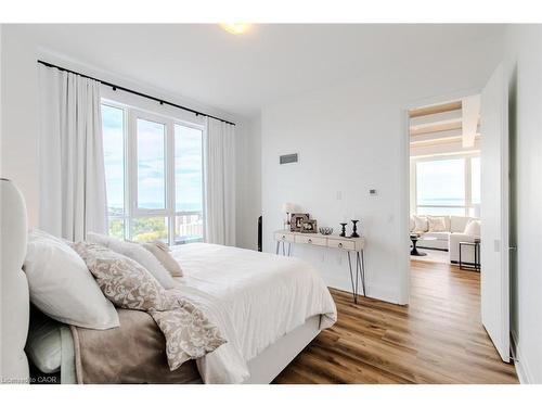 2102-2007 James Street, Burlington, ON - Indoor Photo Showing Bedroom
