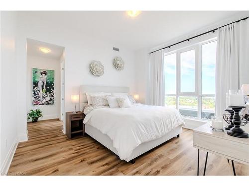 2102-2007 James Street, Burlington, ON - Indoor Photo Showing Bedroom