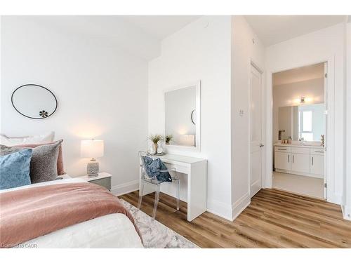 2102-2007 James Street, Burlington, ON - Indoor Photo Showing Bedroom