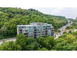 306-455 Charlton Avenue E Hamilton, ON L8N 0B2