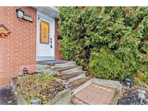 2396 Lyford Lane, Burlington, ON - Outdoor