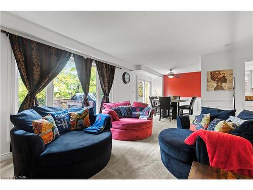 2396 Lyford Lane, Burlington, ON - Indoor Photo Showing Living Room