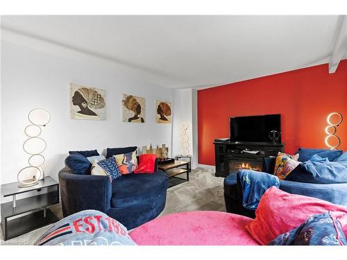 2396 Lyford Lane, Burlington, ON - Indoor Photo Showing Living Room